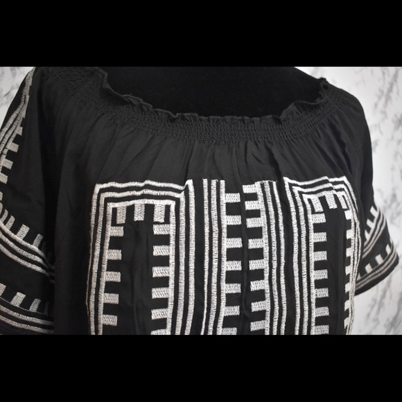 Lightweight embroidered black dress - Picture 4 of 4